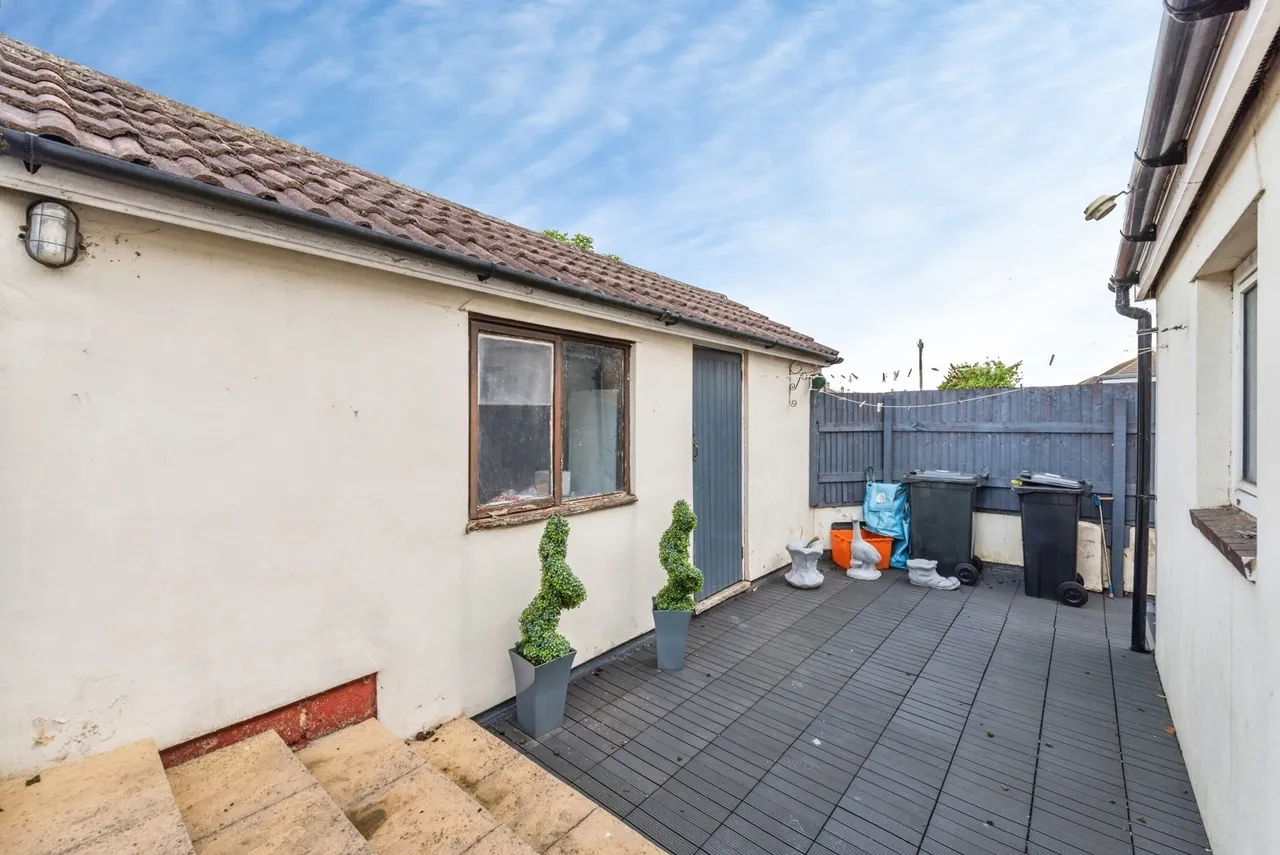 Oaksey Road, Swindon, Wiltshire, SN2, photo 12
