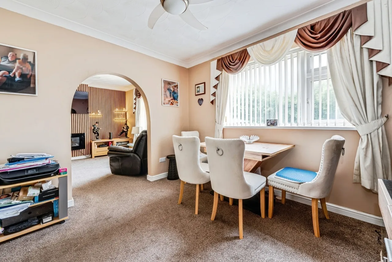3 bed house for sale — Oaksey Road, Swindon, Wiltshire, SN2