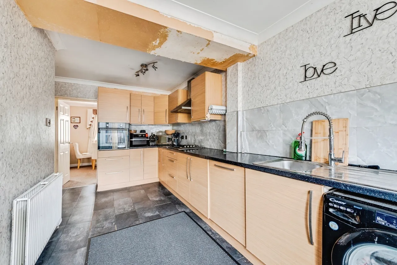 Oaksey Road, Swindon, Wiltshire, SN2, photo 8