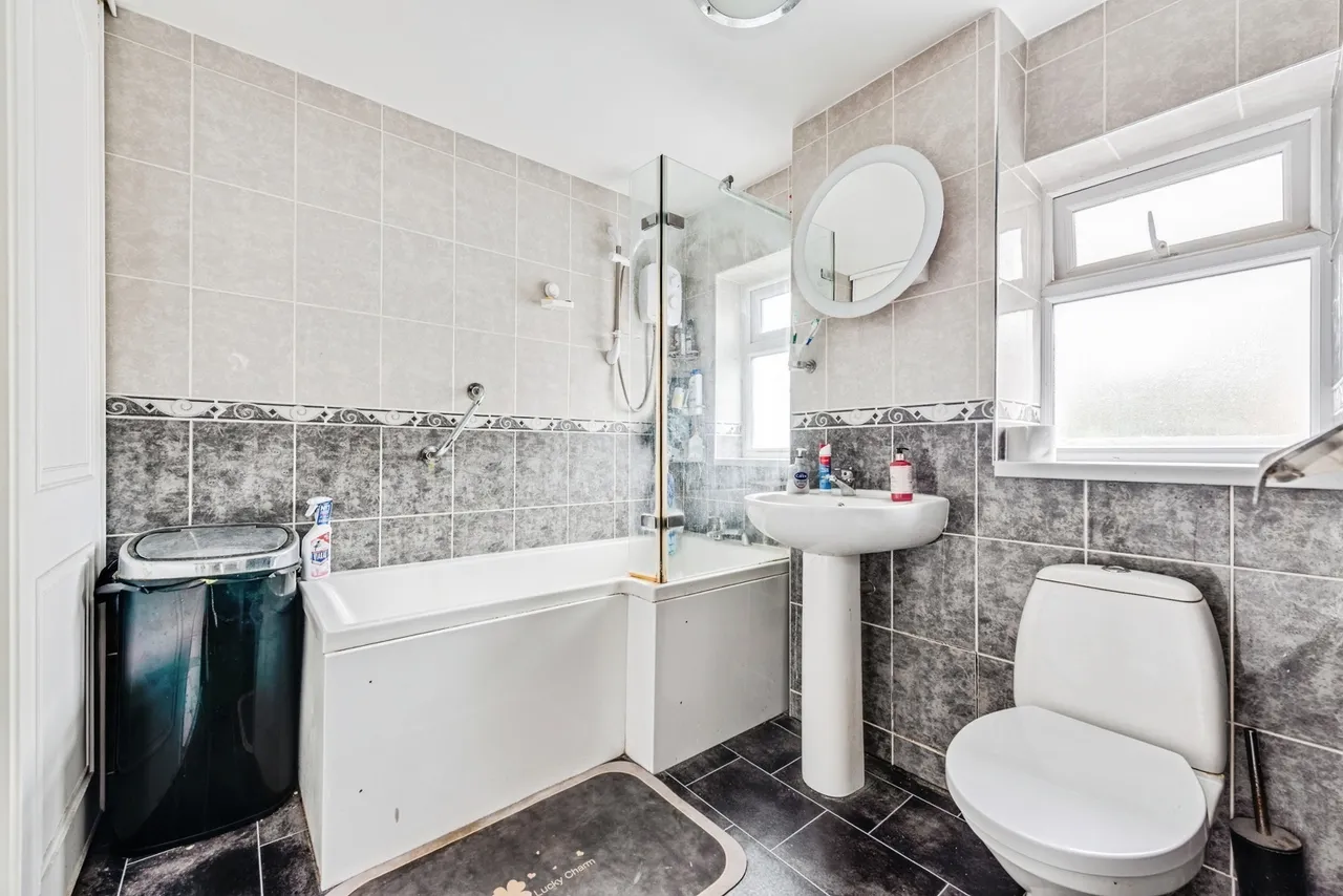 Oaksey Road, Swindon, Wiltshire, SN2, photo 11