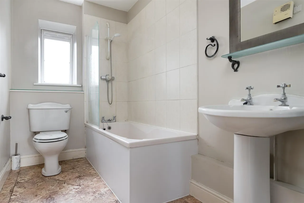 Thorney Mill Road, West Drayton, UB7, photo 7