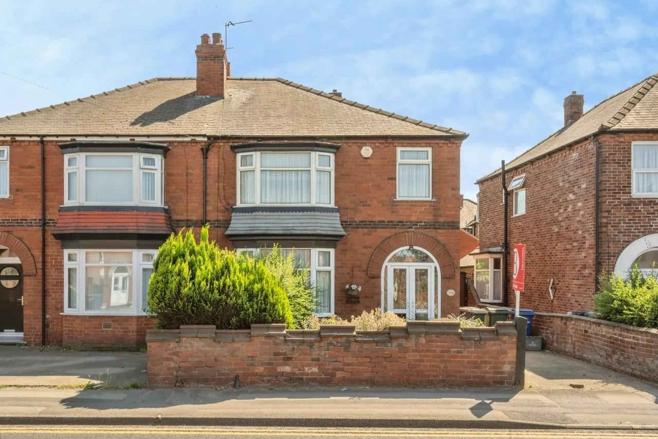 3 bed house for sale — Carr House Road, Doncaster, South Yorkshire, DN4