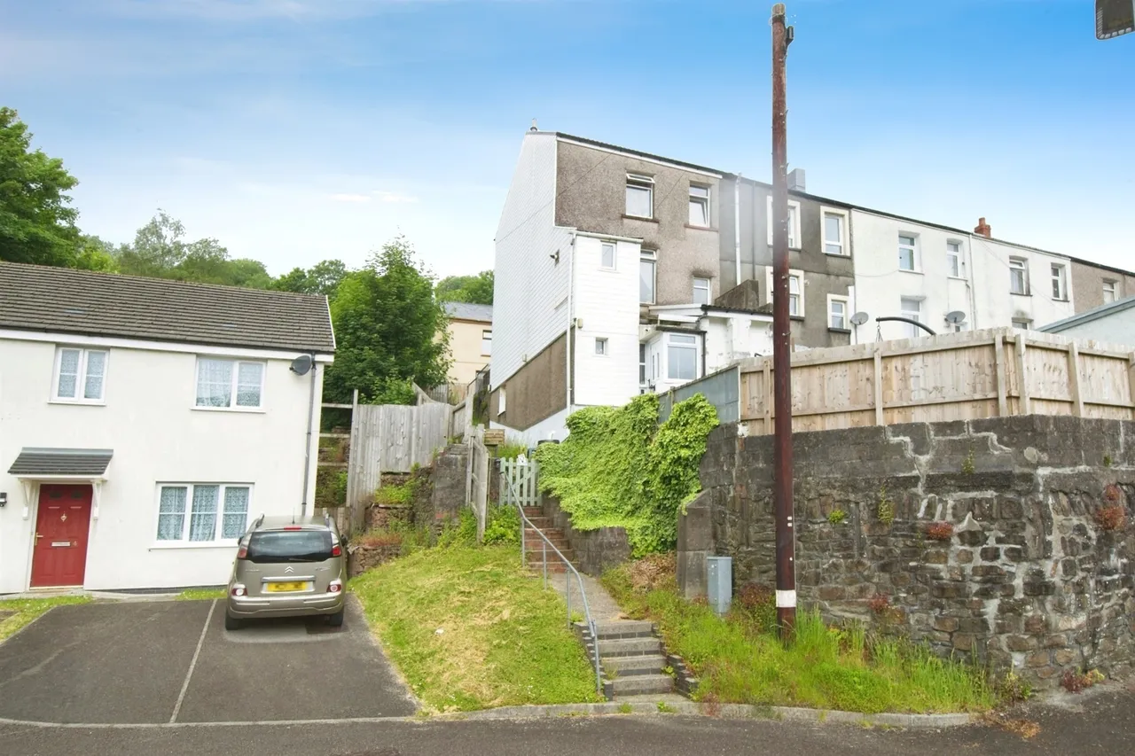 Woodland Road, Tylorstown, CF43, photo 17
