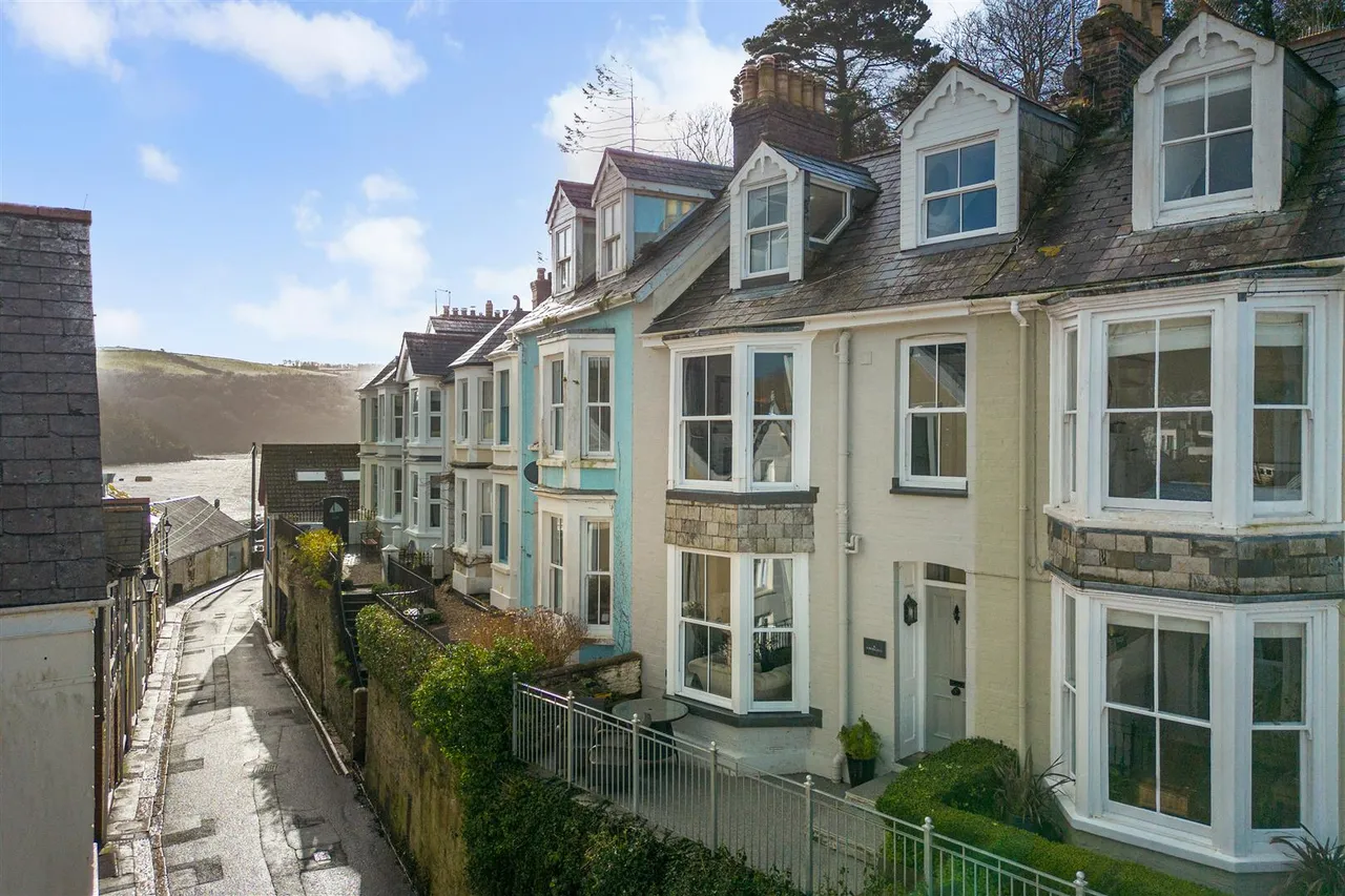 3 bed house for sale, Passage Street, Fowey