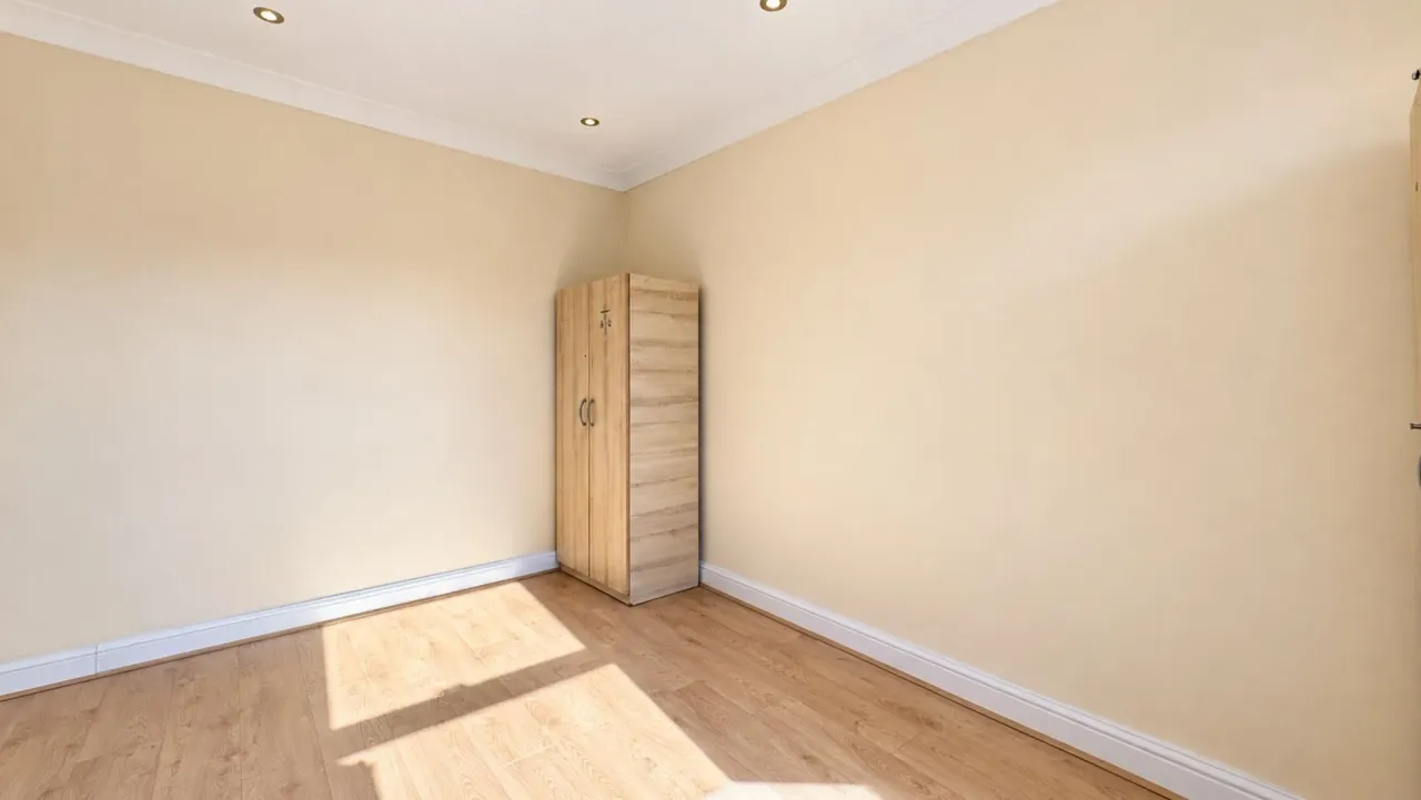 Waverley Avenue, Wembley, HA9, photo 3