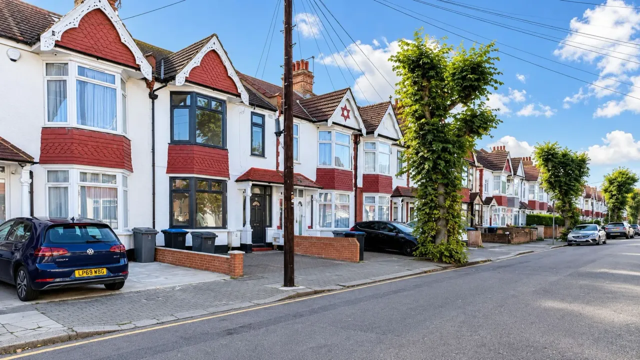 4 bed house to rent, Waverley Avenue, Wembley, HA9