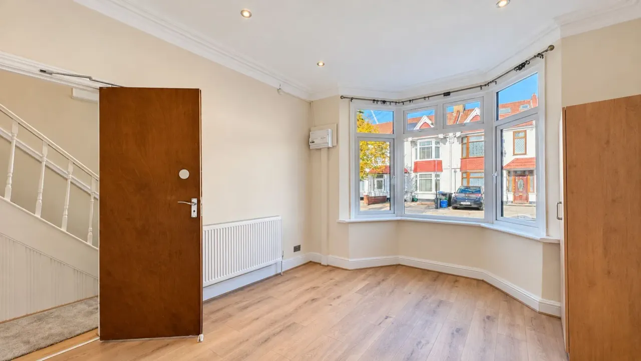 Waverley Avenue, Wembley, HA9, photo 24