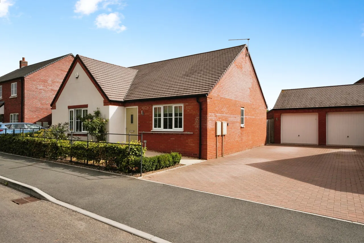 2 bed house for sale — Saffron Grove, Worcester