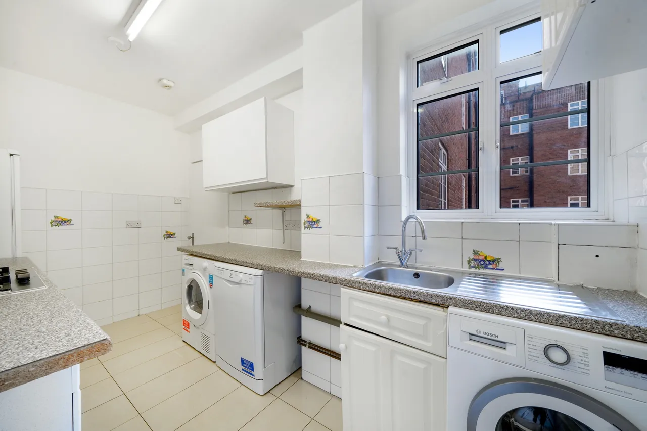 Hammersmith Road, Hammersmith, W6, photo 5
