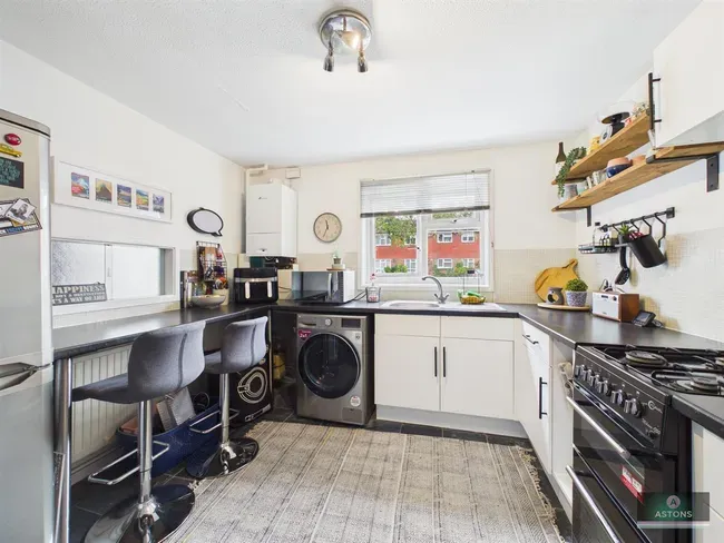 2 bed flat for sale — Britten Close, Bewbush