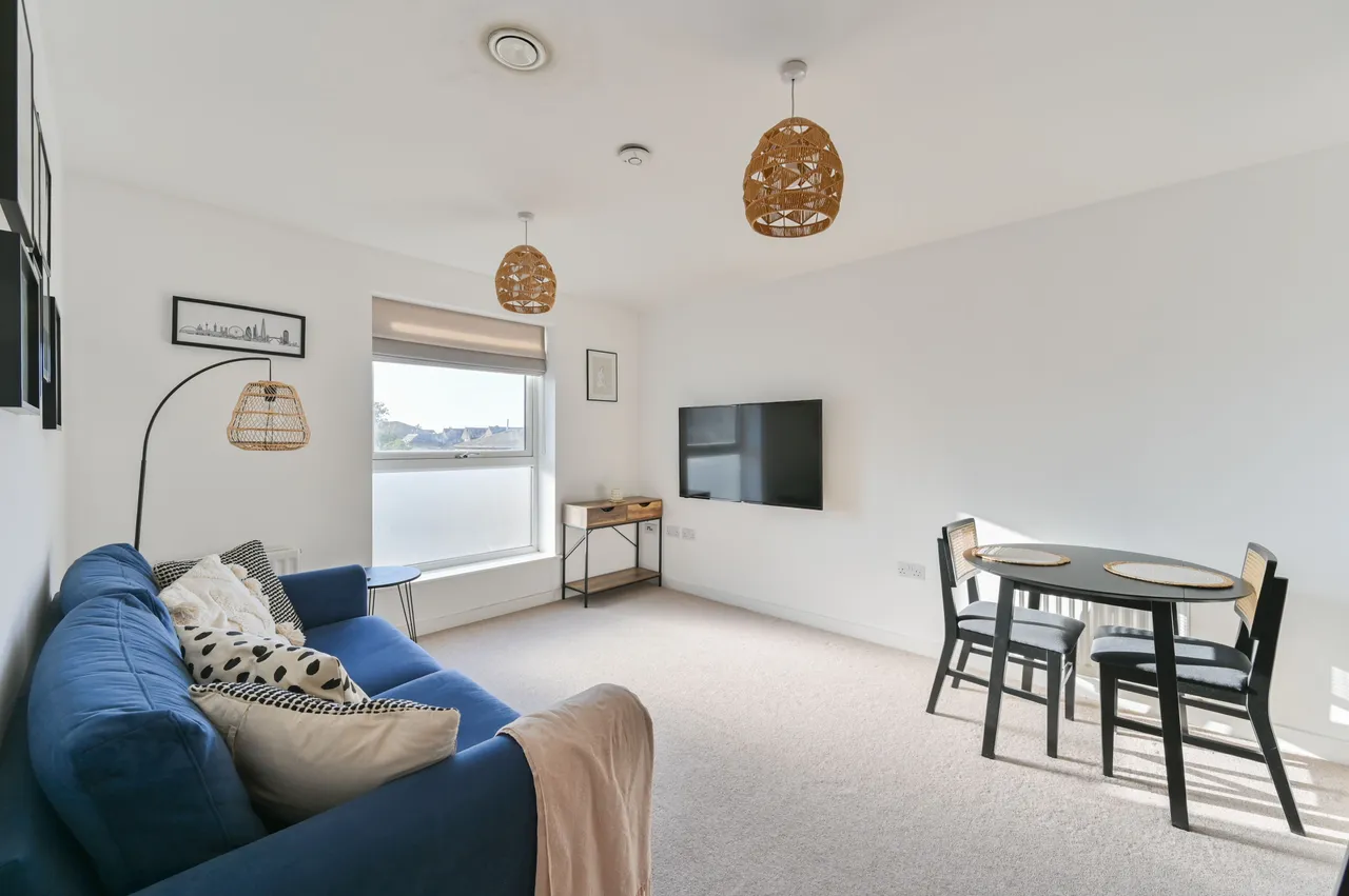 Apartment 11, 2 Trevelyan Road, London, photo 2