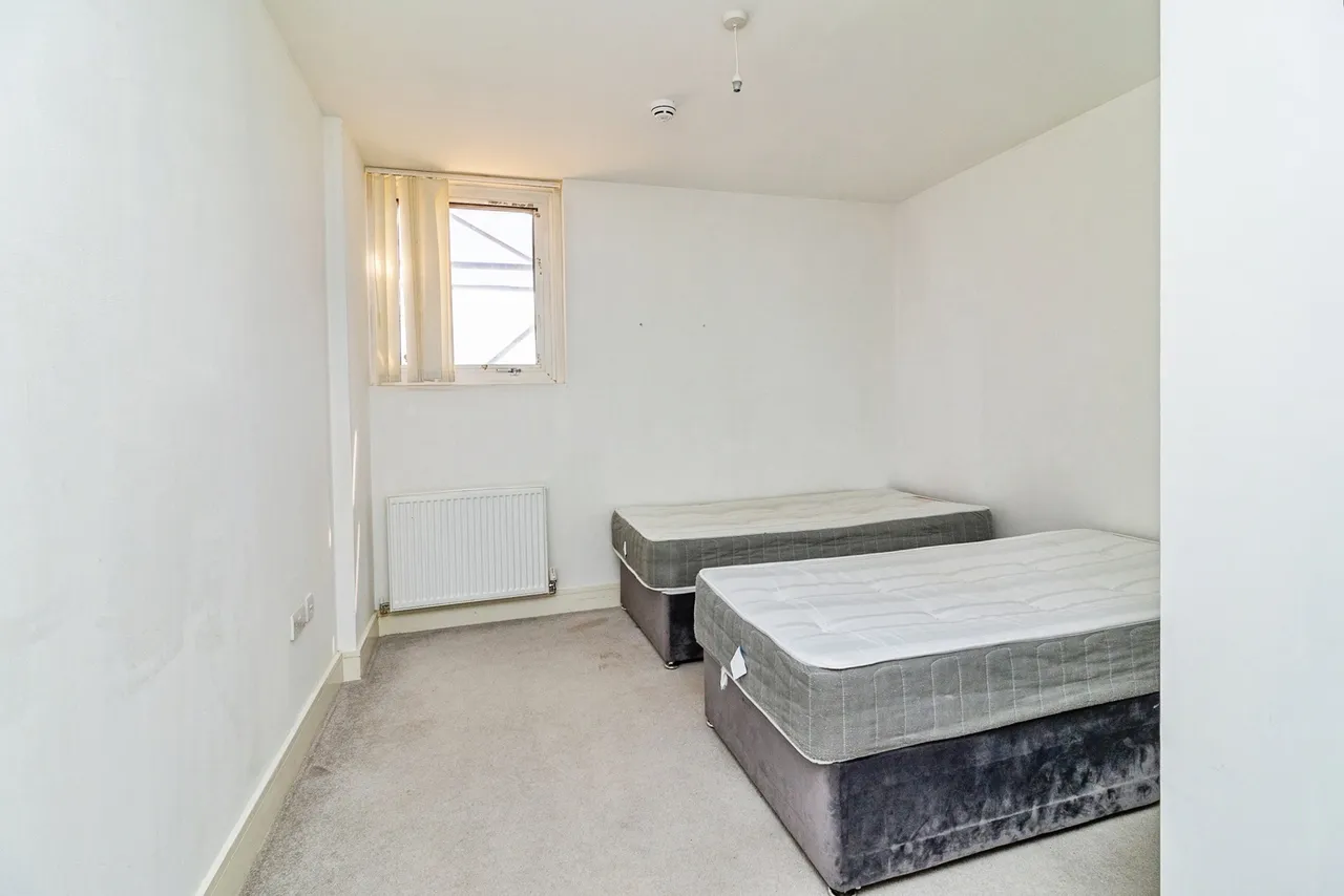 Avebury Boulevard, MILTON KEYNES, Buckinghamshire, MK9, photo 16