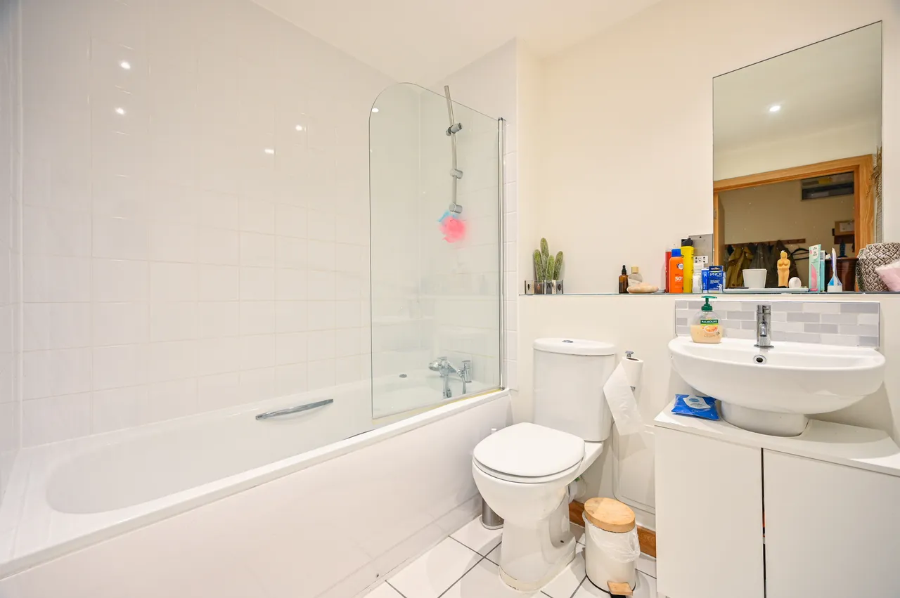 Flat 111, Ink Court, 419 Wick Lane, London, photo 6