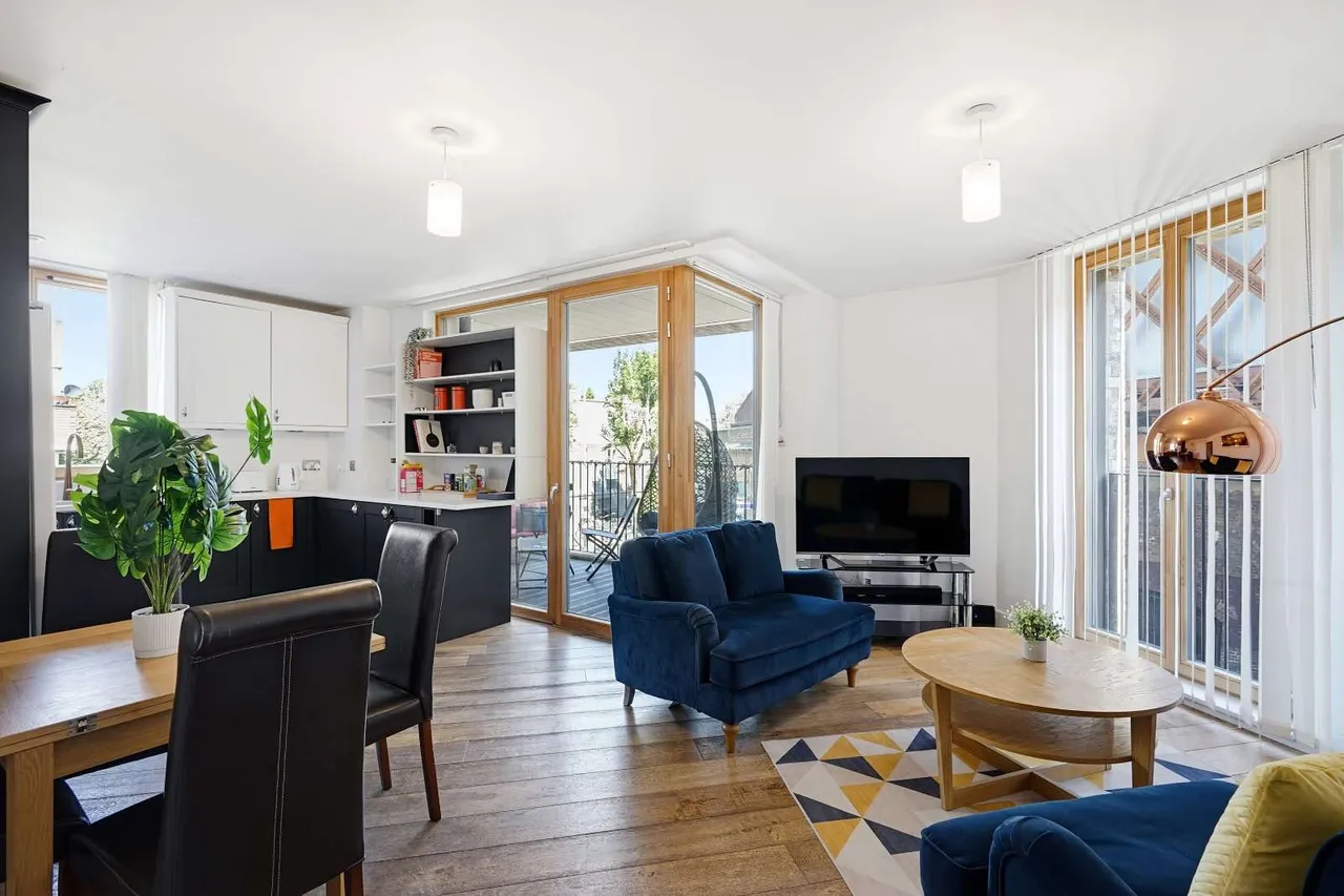 2 bed flat for sale — Lockton Street, London, W10 6EW