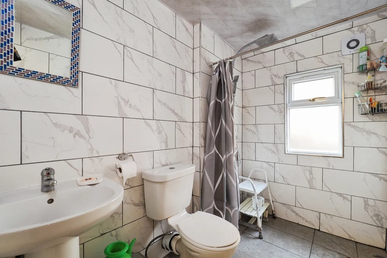 Winchester Avenue, Beeston, Nottingham, Nottinghamshire, NG9, photo 22