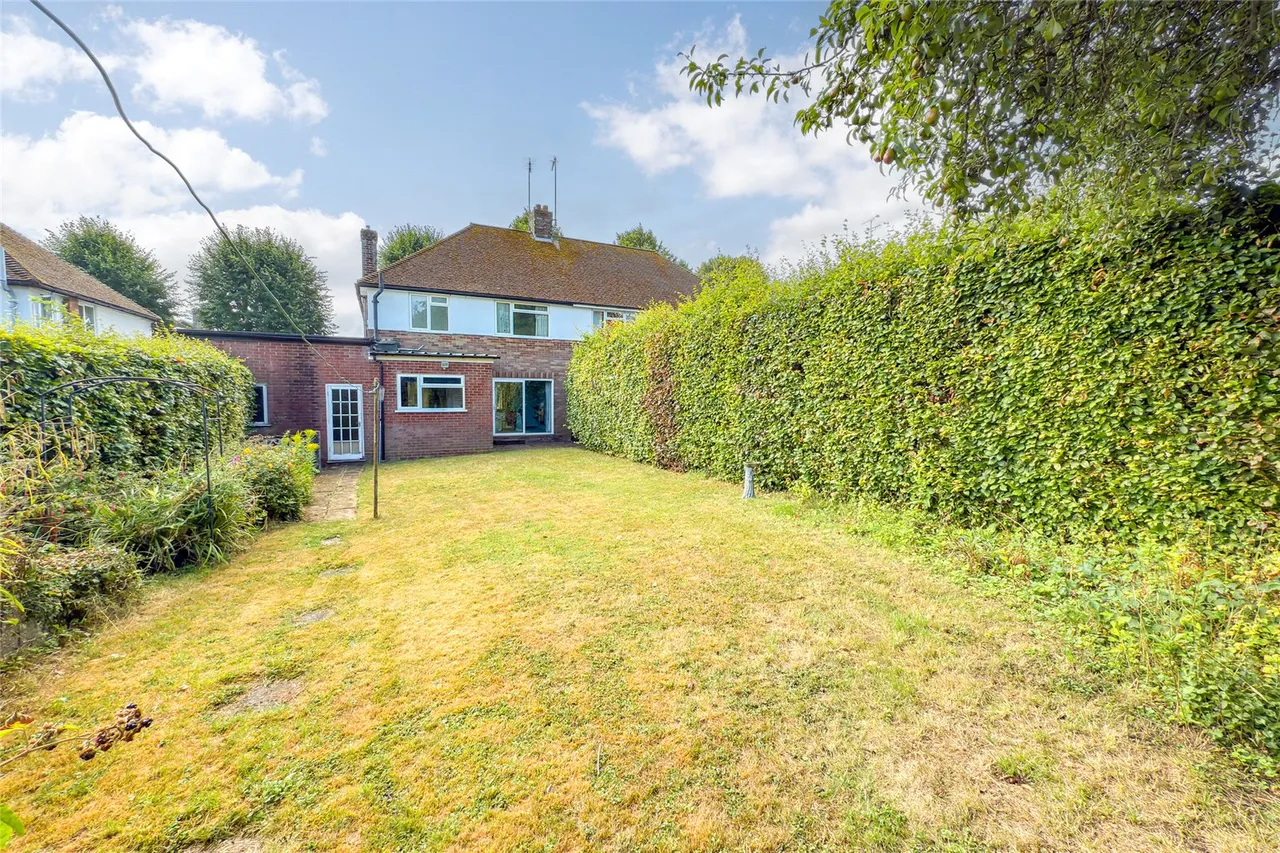 Ridgewood Drive, Harpenden, Hertfordshire, AL5 3LE, photo 2