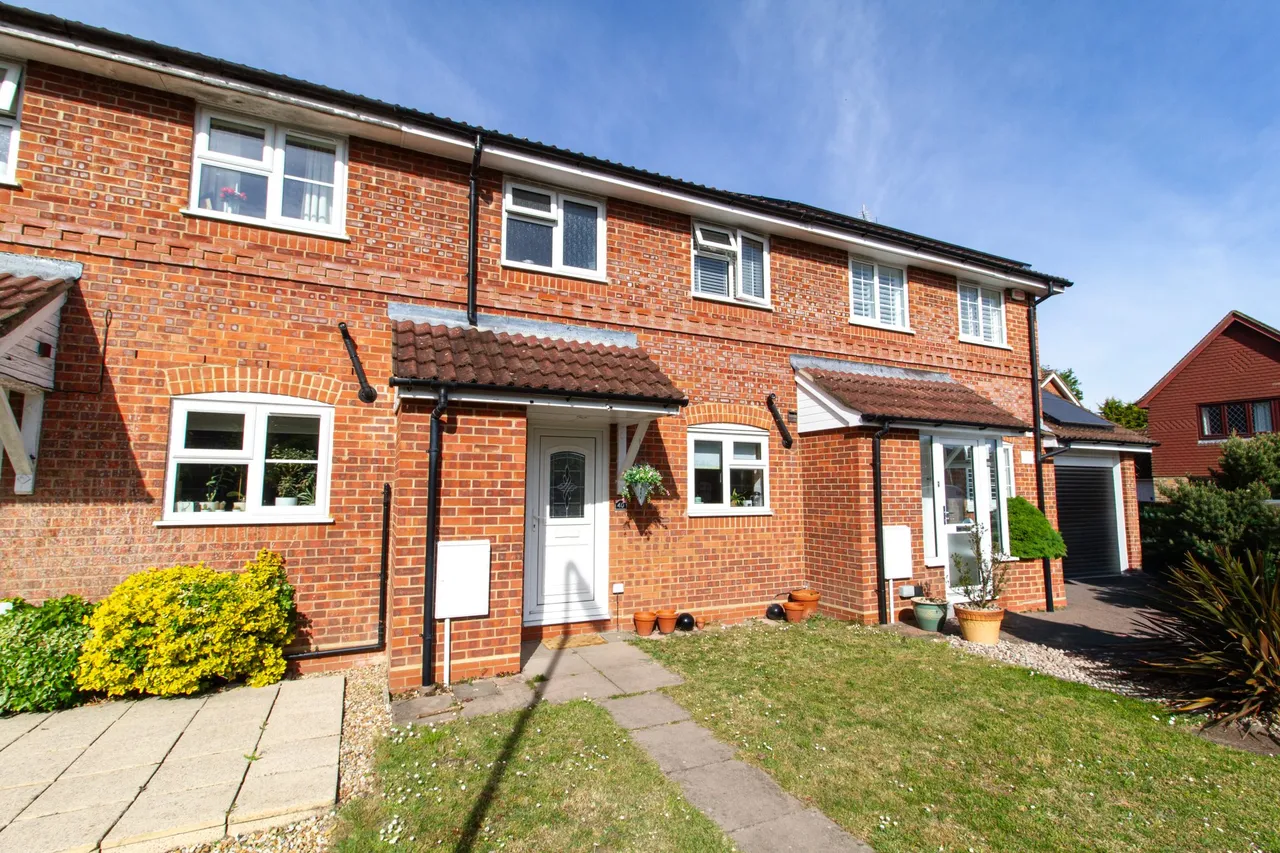 3 bed house for sale — Juniper Road, Farnborough, GU14 9XU
