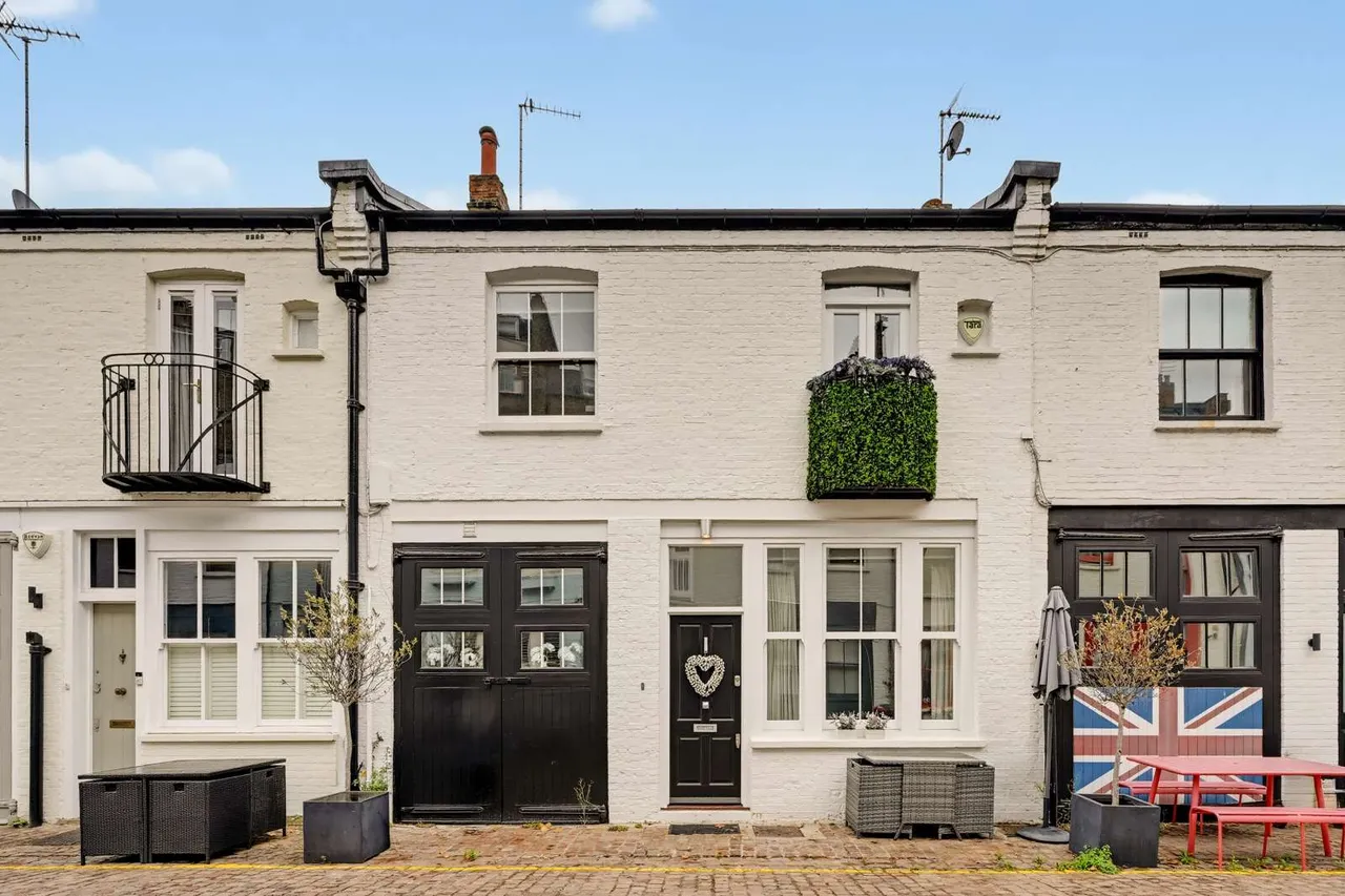 3 bed house for sale — Cranley Mews, London, SW7 3BY