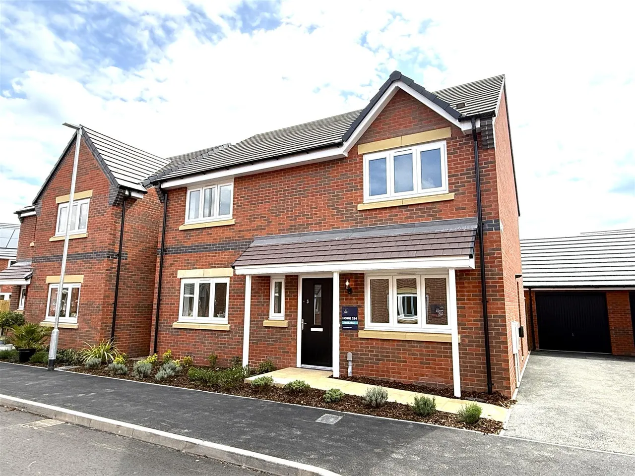 5 bed house for sale, Spitfire Road, Tatenhill, DE13