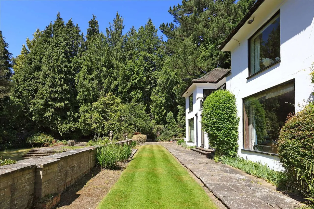 Portnall Drive, Wentworth Estate, Virginia Water, Surrey, GU25 4NN, photo 5