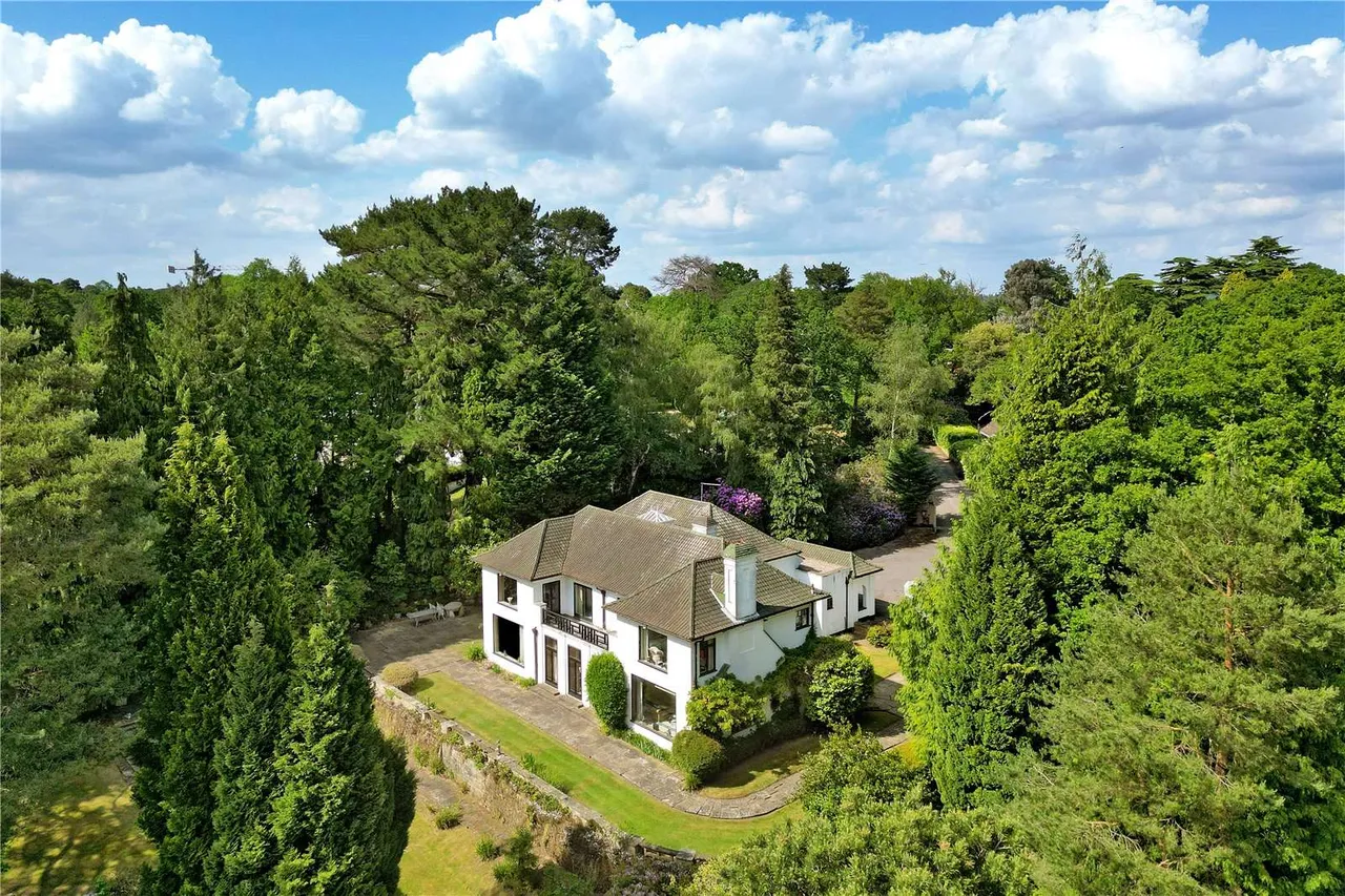Portnall Drive, Wentworth Estate, Virginia Water, Surrey, GU25 4NN, photo 11
