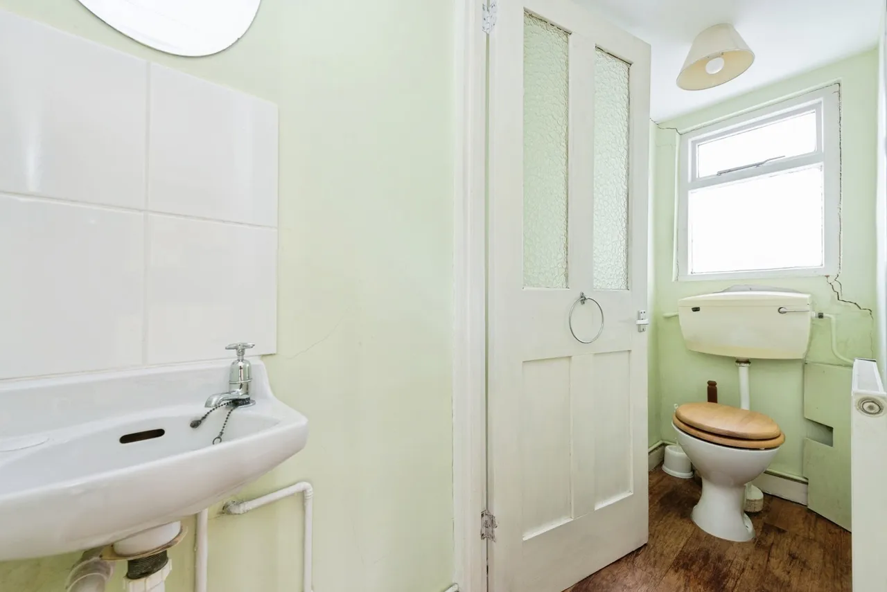 Lynwood Drive, Worcester Park, KT4, photo 15