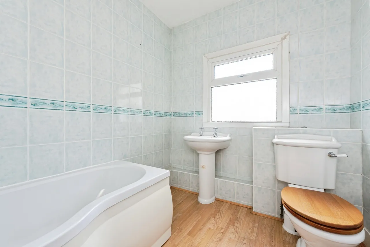 Lynwood Drive, Worcester Park, KT4, photo 5