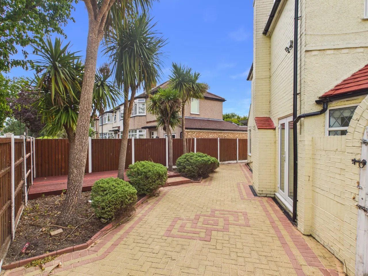 Staines-upon-Thames, Surrey, photo 26