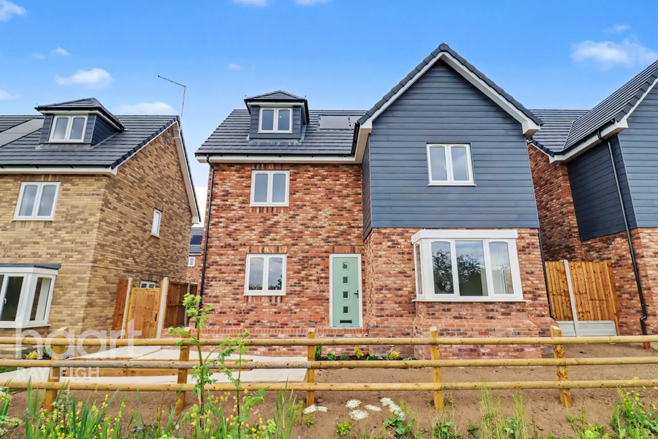 4 bed house for sale, London Road, Rayleigh, SS6