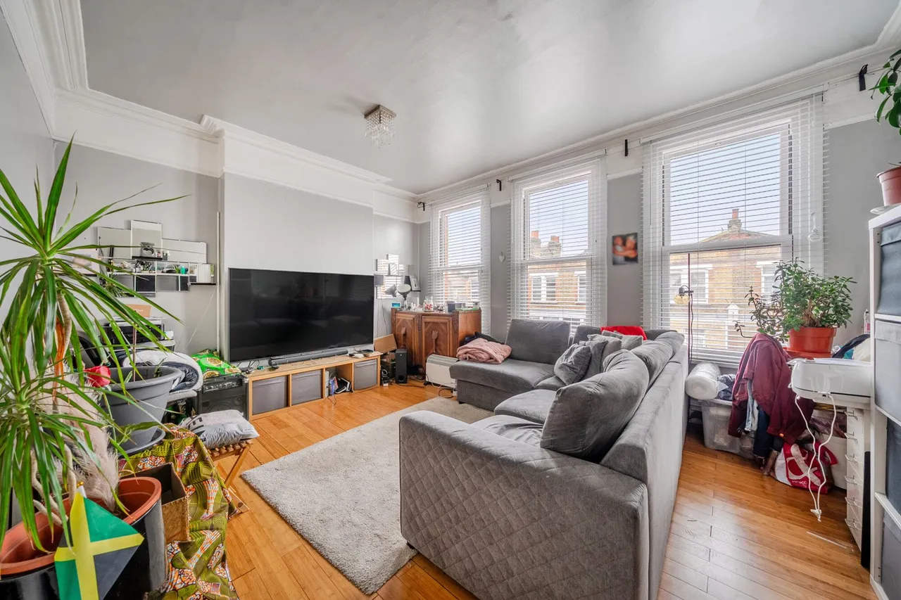 3 bed flat for sale — Muirkirk Road, SE6