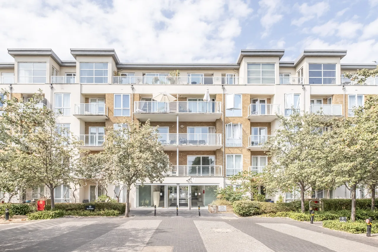 2 bed flat for sale, Melliss Avenue, Richmond, TW9