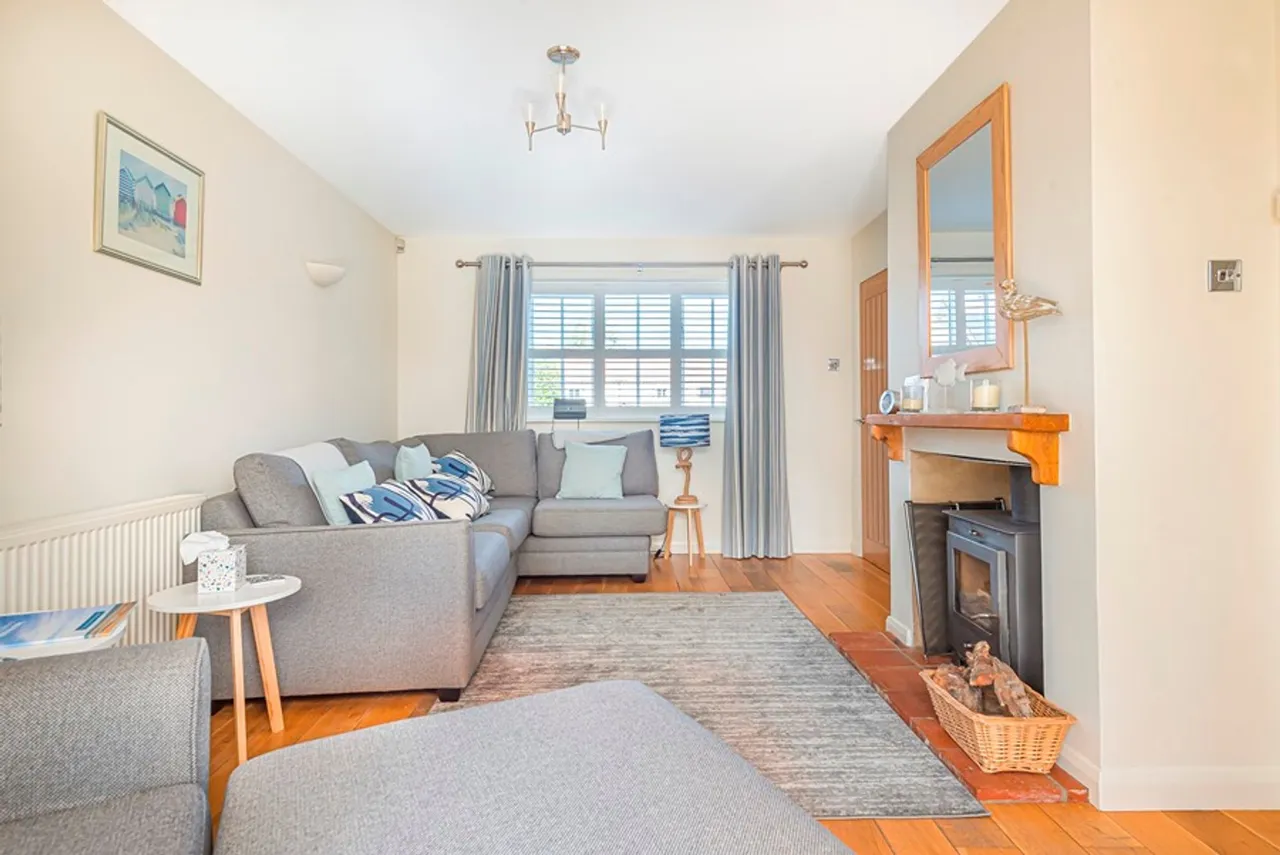 Modern Comfort and Coastal Living in, photo 8