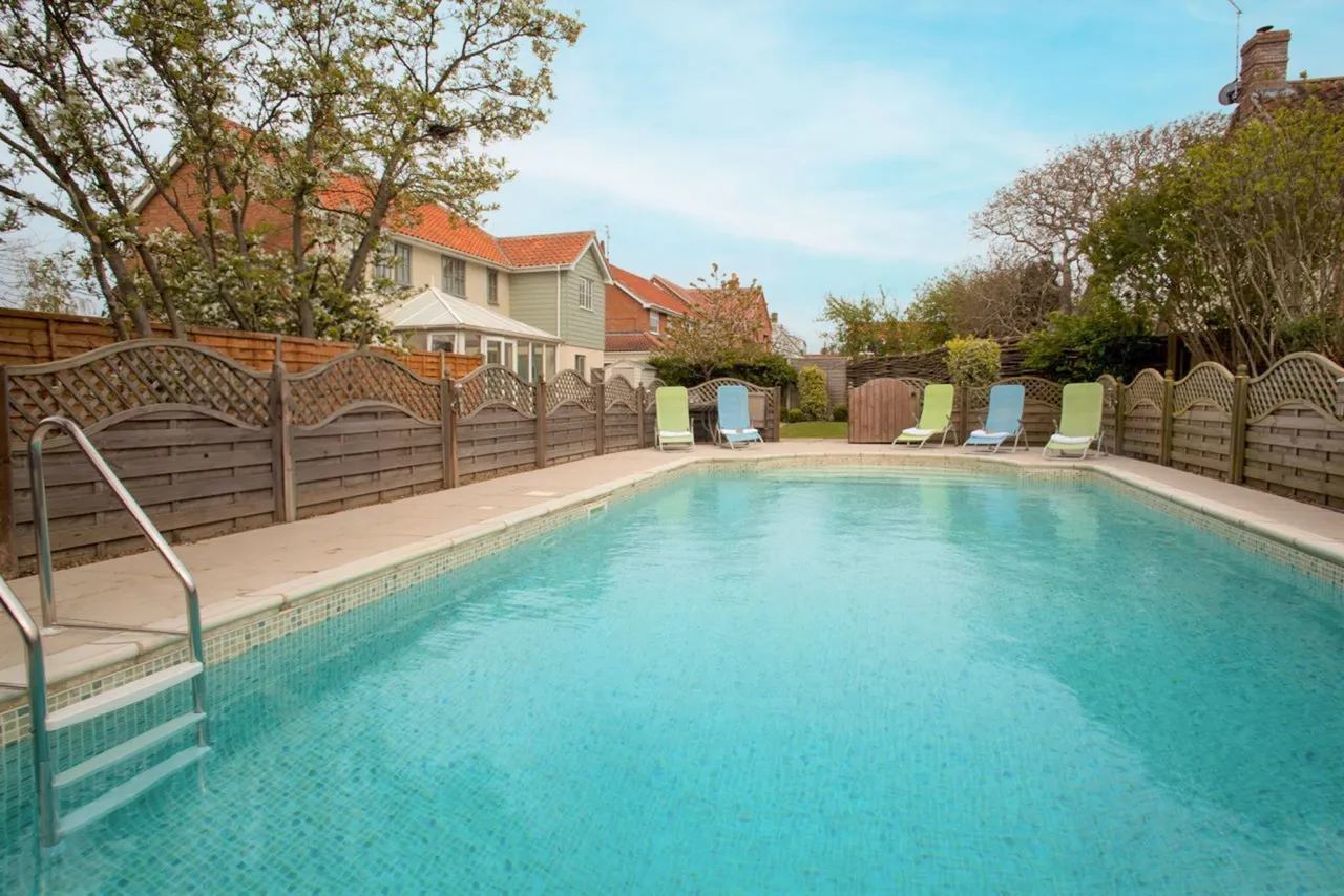 Modern Comfort and Coastal Living in, photo 7