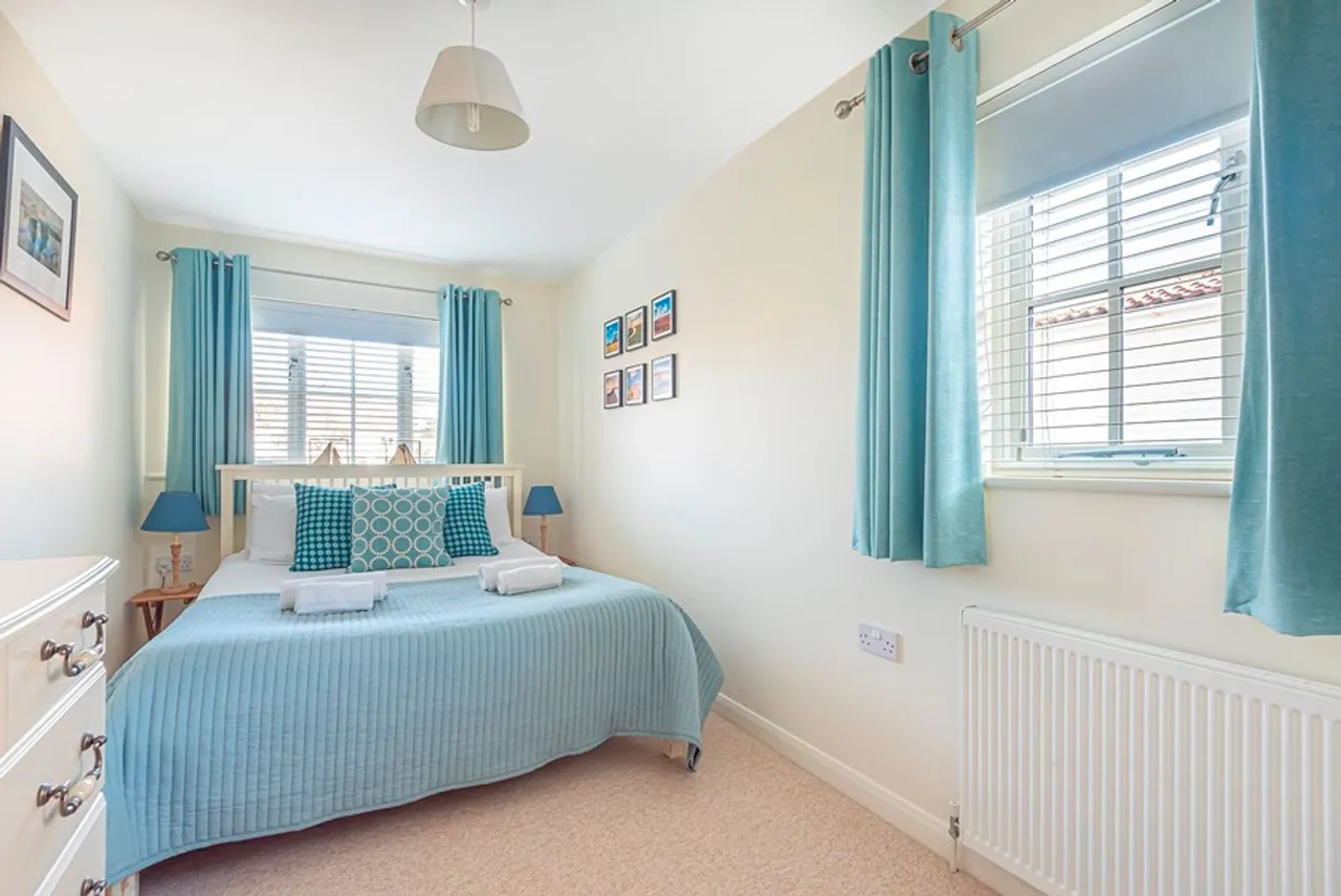 Modern Comfort and Coastal Living in, photo 12