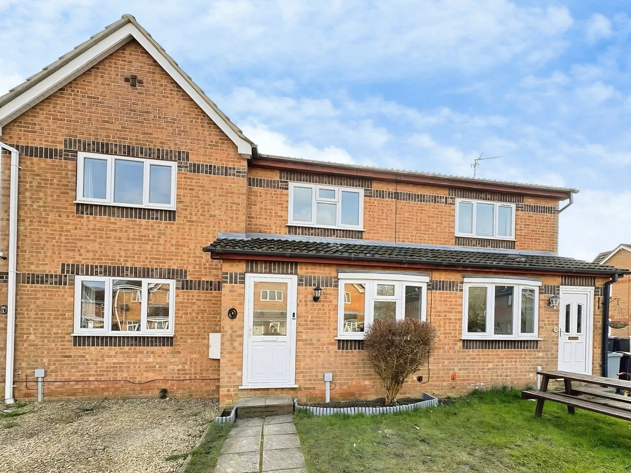2 bed house to rent — Holland Close, Bourne, PE10
