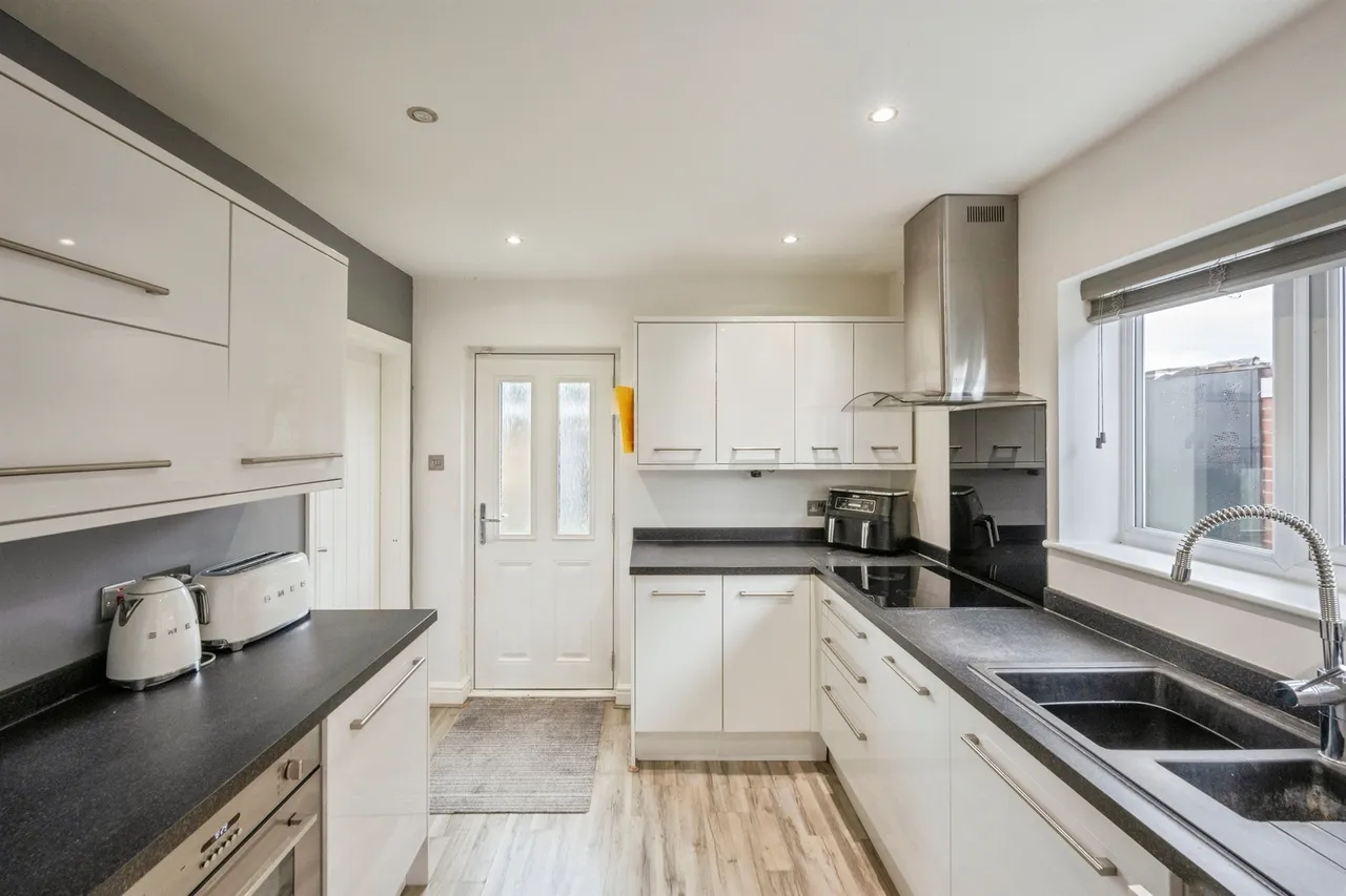 Cemetery Road, Wath-Upon-Dearne, S63, photo 9