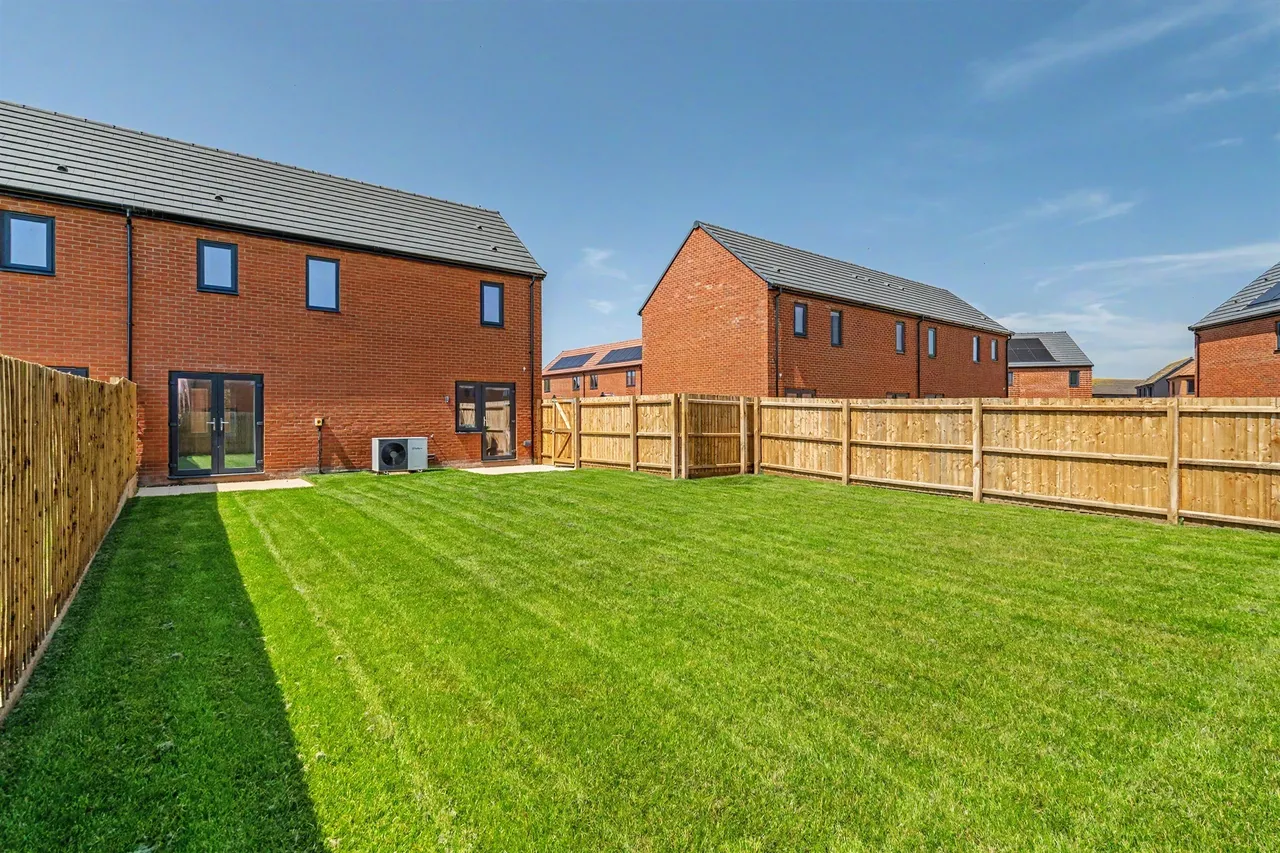 Eastwood, Bradwell, Great Yarmouth, photo 6
