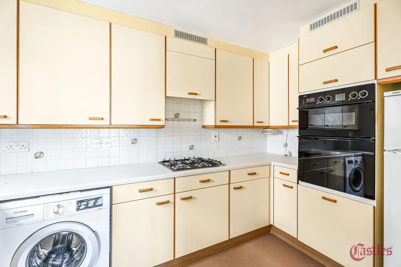 Avenue Road, N6, photo 6