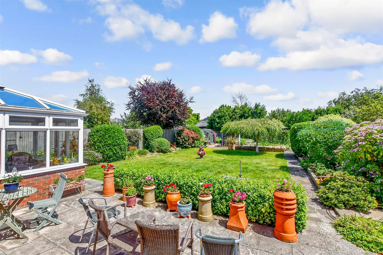 Garden Close, Hayling Island, PO11, photo 2