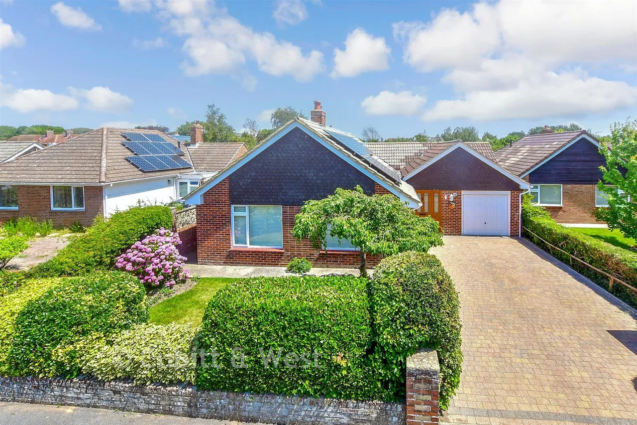 3 bed house for sale, Garden Close, Hayling Island, PO11