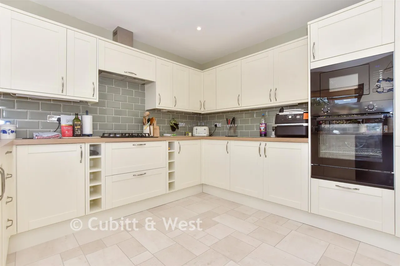 Garden Close, Hayling Island, PO11, photo 4
