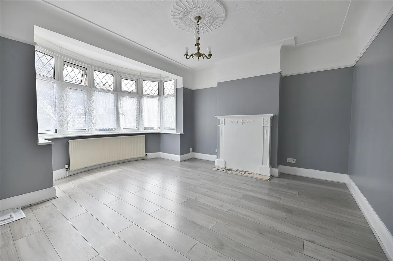 Fairlop Road, Barkingside, Essex, Ilford, IG62EF, photo 6