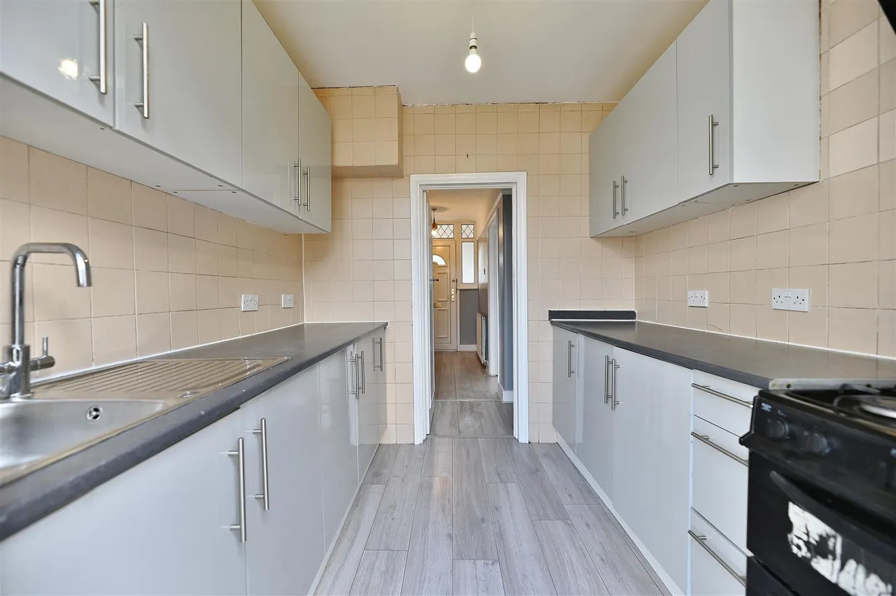 Fairlop Road, Barkingside, Essex, Ilford, IG62EF, photo 5