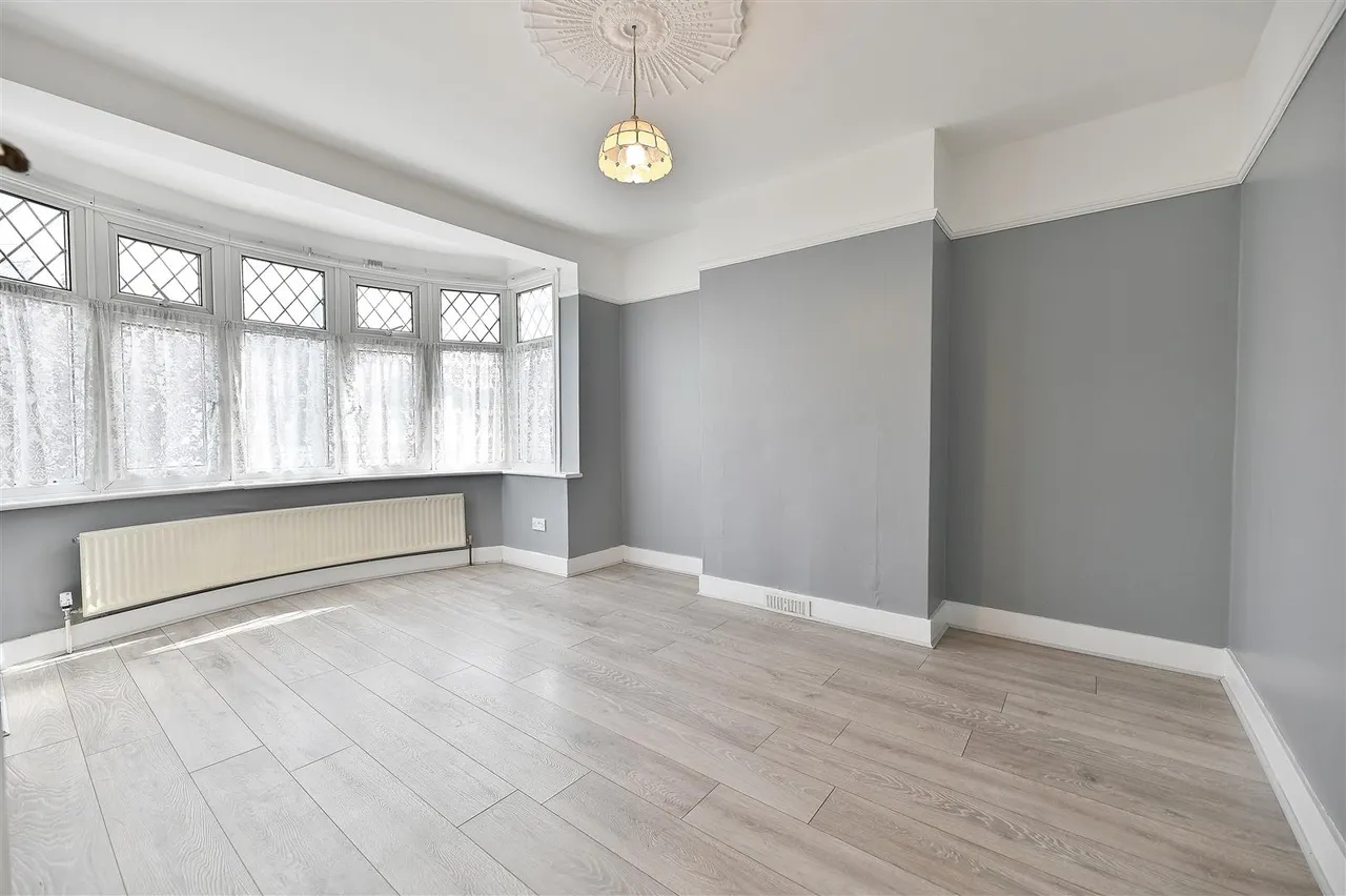 Fairlop Road, Barkingside, Essex, Ilford, IG62EF, photo 9