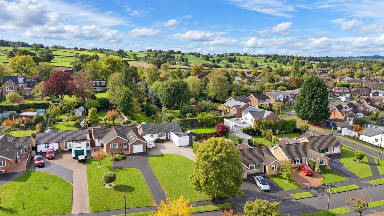 3 bed house for sale, Hall Farm Road, Duffield, DE56