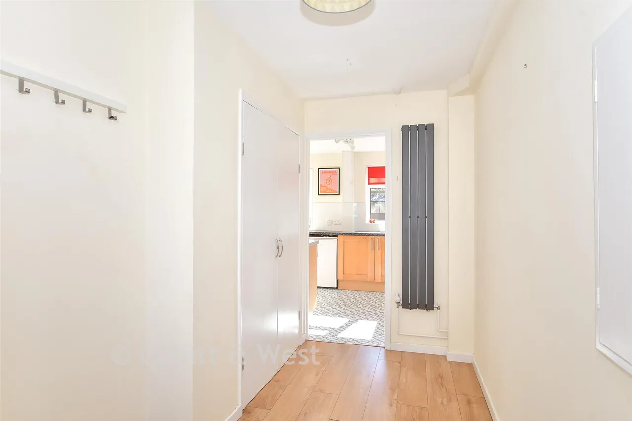 Rother Crescent, Gossops Green, RH11, photo 10