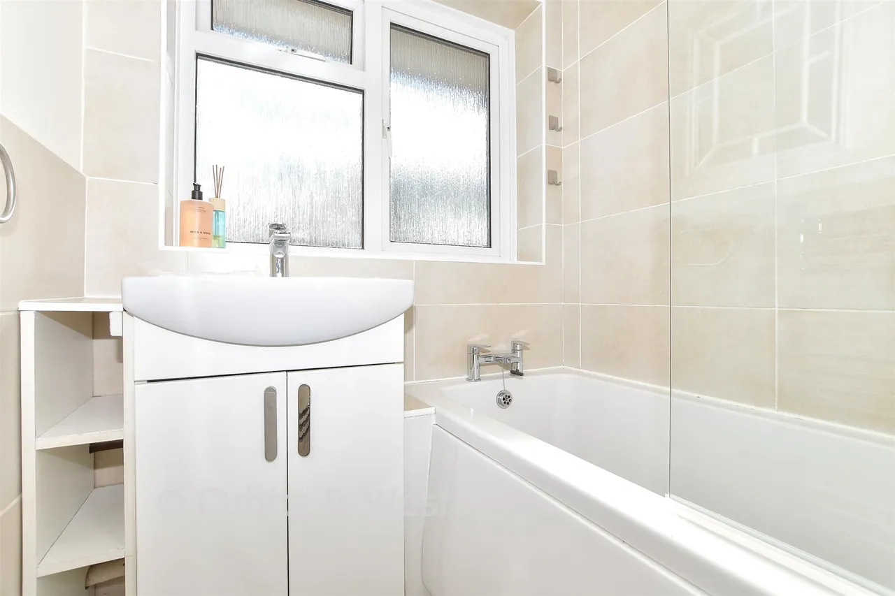 Rother Crescent, Gossops Green, RH11, photo 18