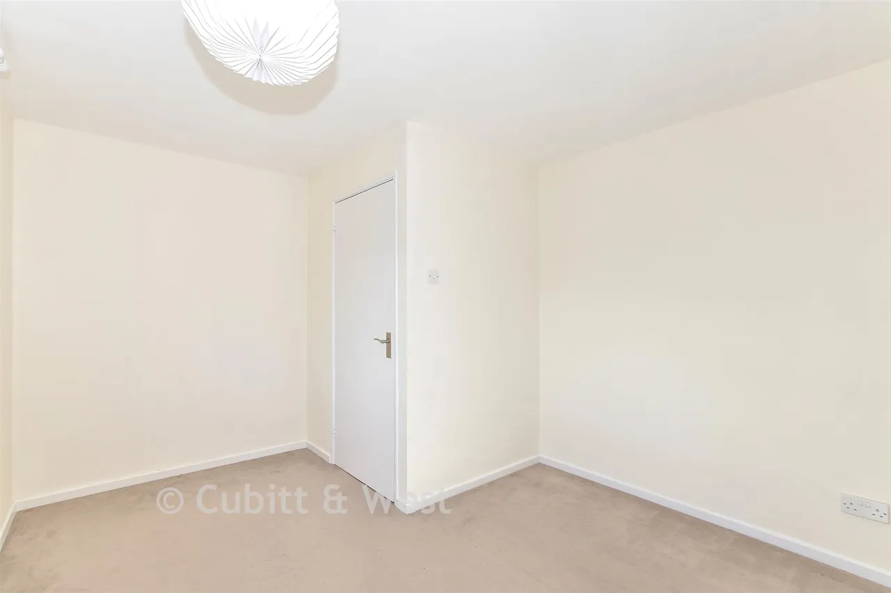 Rother Crescent, Gossops Green, RH11, photo 14
