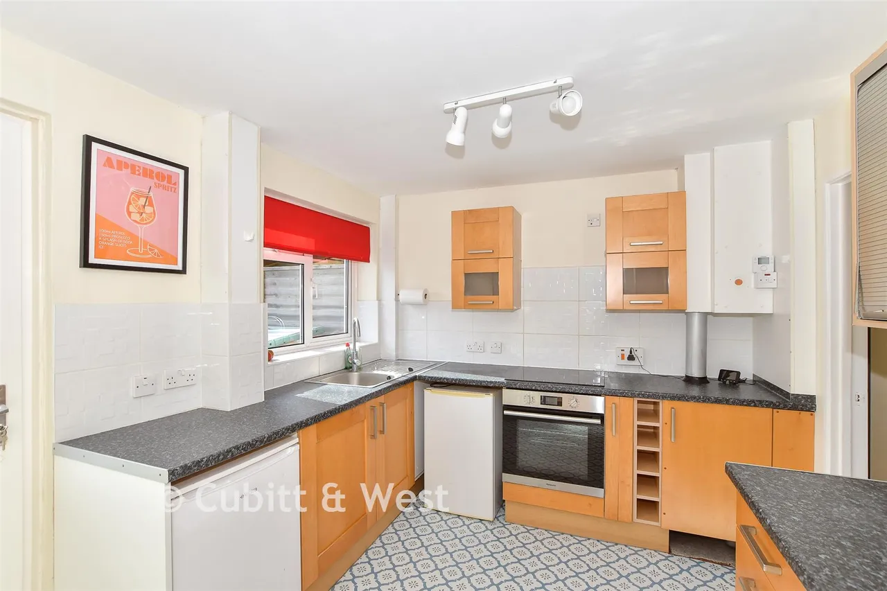 Rother Crescent, Gossops Green, RH11, photo 3