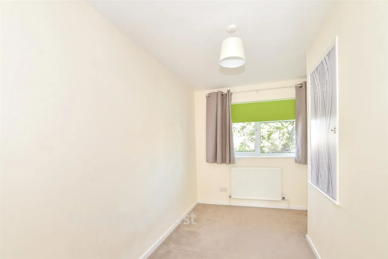 Rother Crescent, Gossops Green, RH11, photo 16